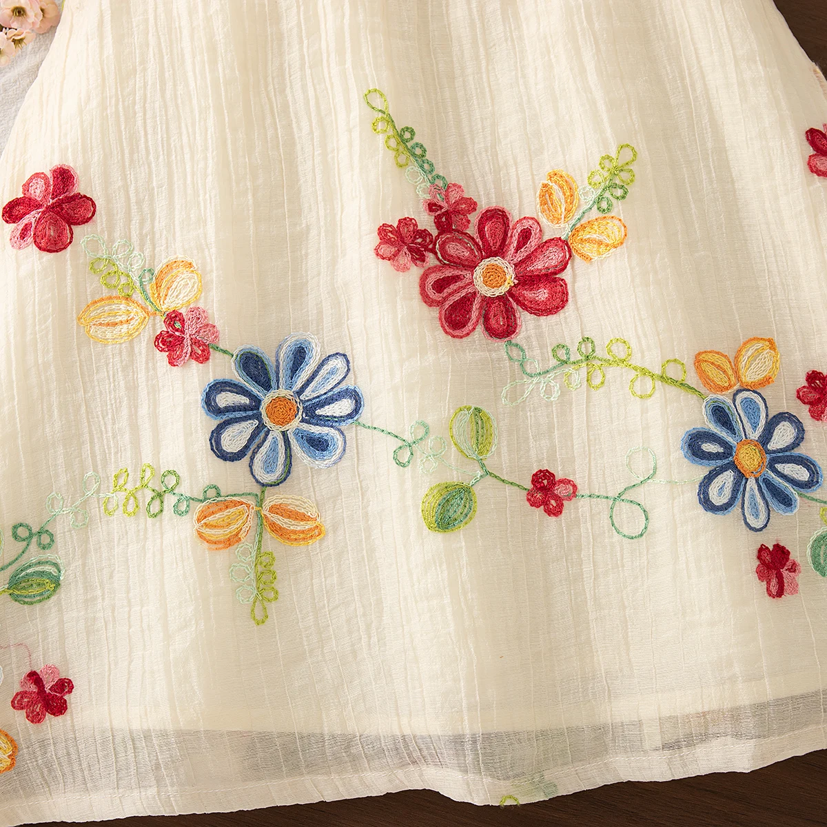 MiniFlora – Ligero y encantador: vestido bordado para niñas pequeñas