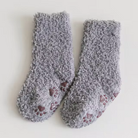 Thumbnail for CozySteps – Extra cálidos y suaves: calcetines cálidos de felpa para niños