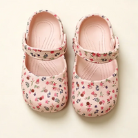 Thumbnail for FlowerFeet – Elegantes y cómodas: sandalias con motivos florales