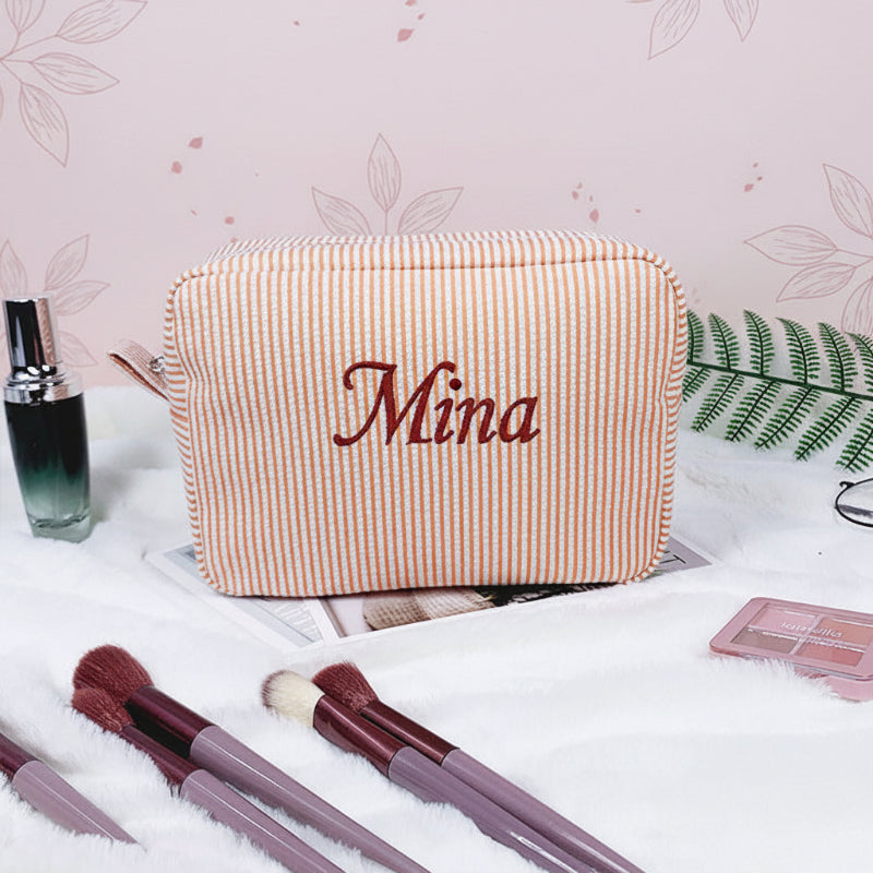 Striped Name Pouch – Personalizado y con estilo: neceser de maquillaje