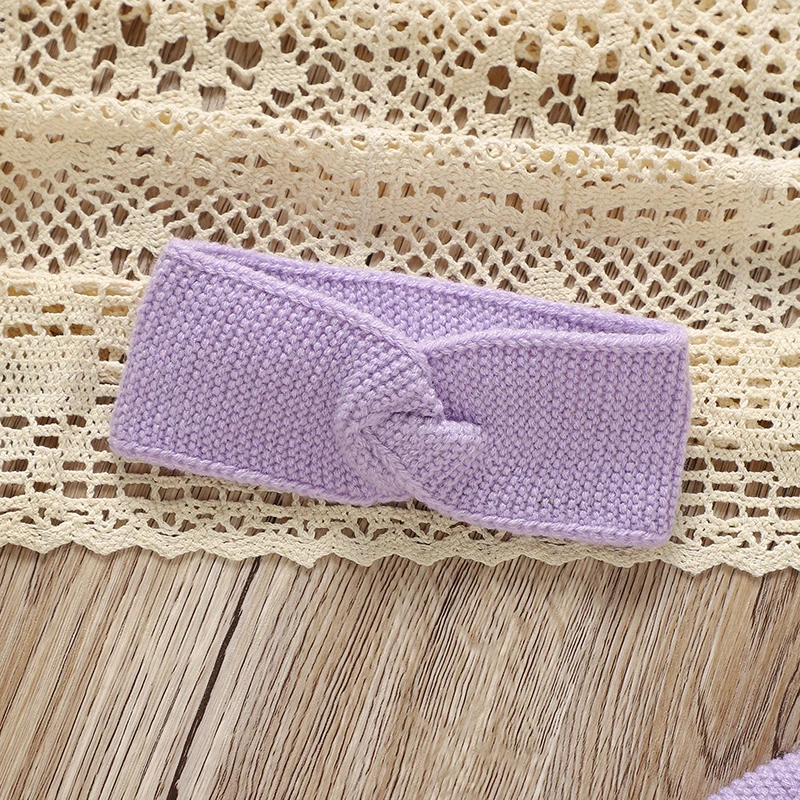 FloraKnit – Suave y adorable: conjunto para bebé con chaquetita, peto y diadema