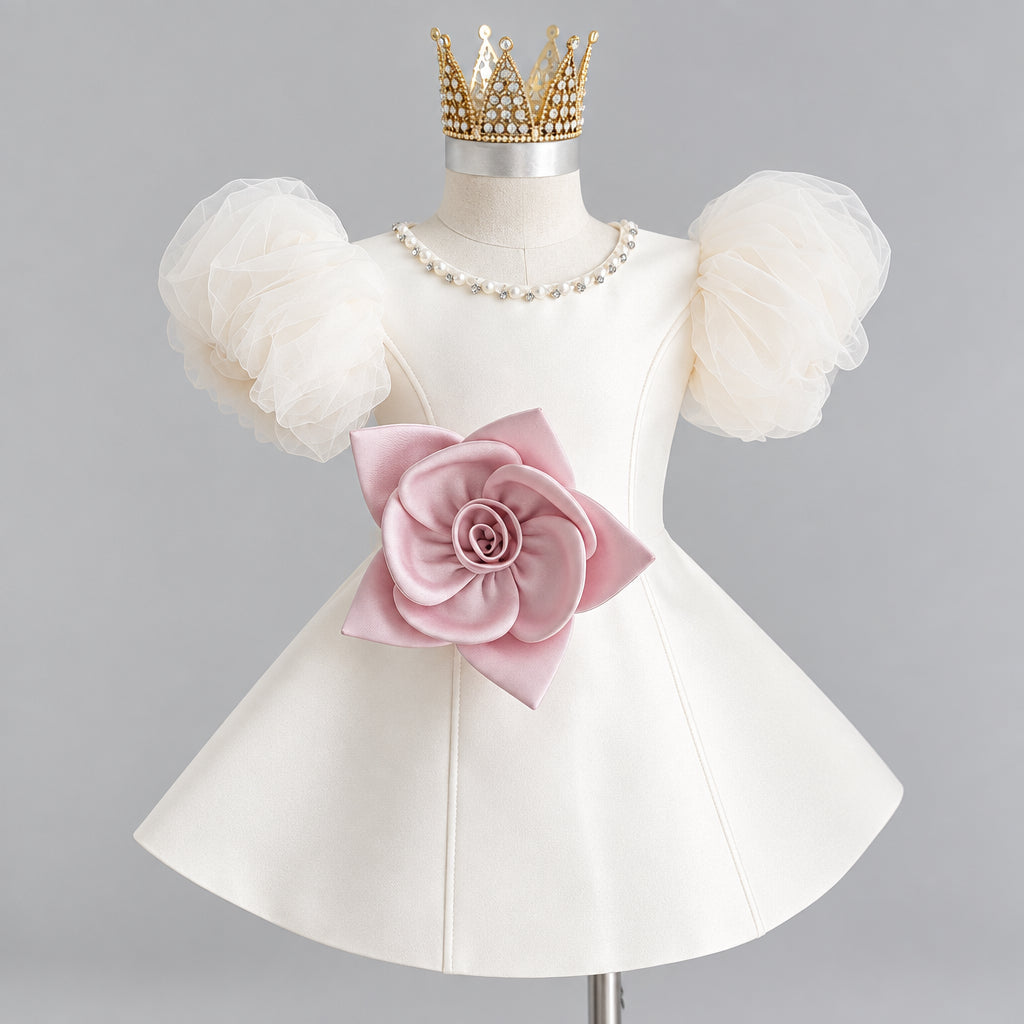 LittleRose – Elegante y festivo: vestido de niña con flor en 3D y mangas abullonadas