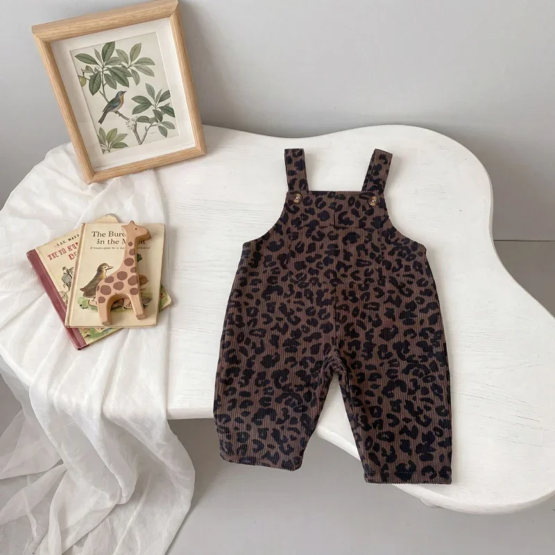 LeopardChic – A la última y cómodos: petos para niñas con estampado de leopardo