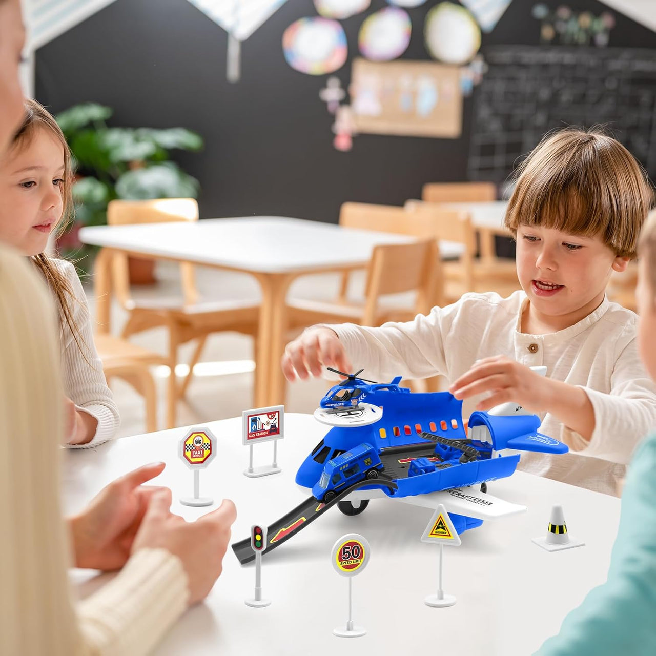 MiniAirBase – Interactivo y educativo – Set de juego de aeropuerto con vehículos