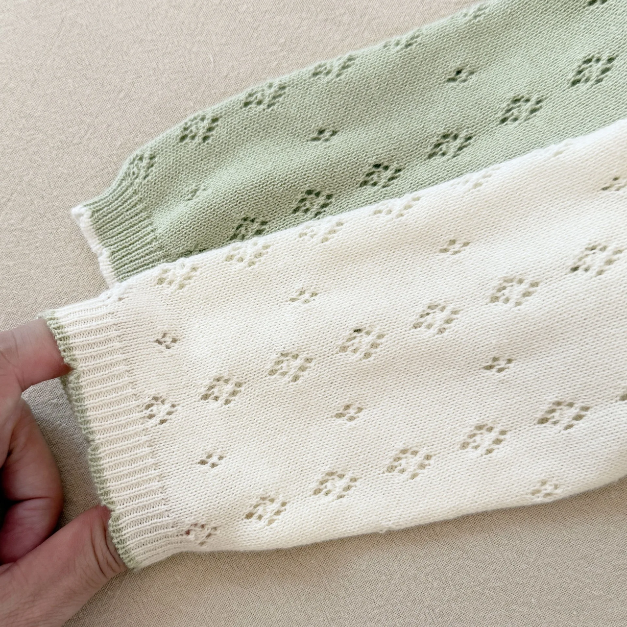 MiniBelle – Elegante y suave: vestido de punto para bebé con detalle de volantes