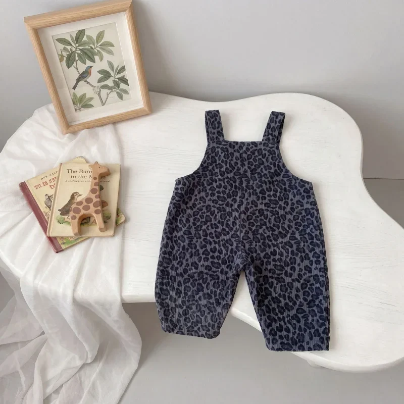 LeopardChic – A la última y cómodos: petos para niñas con estampado de leopardo