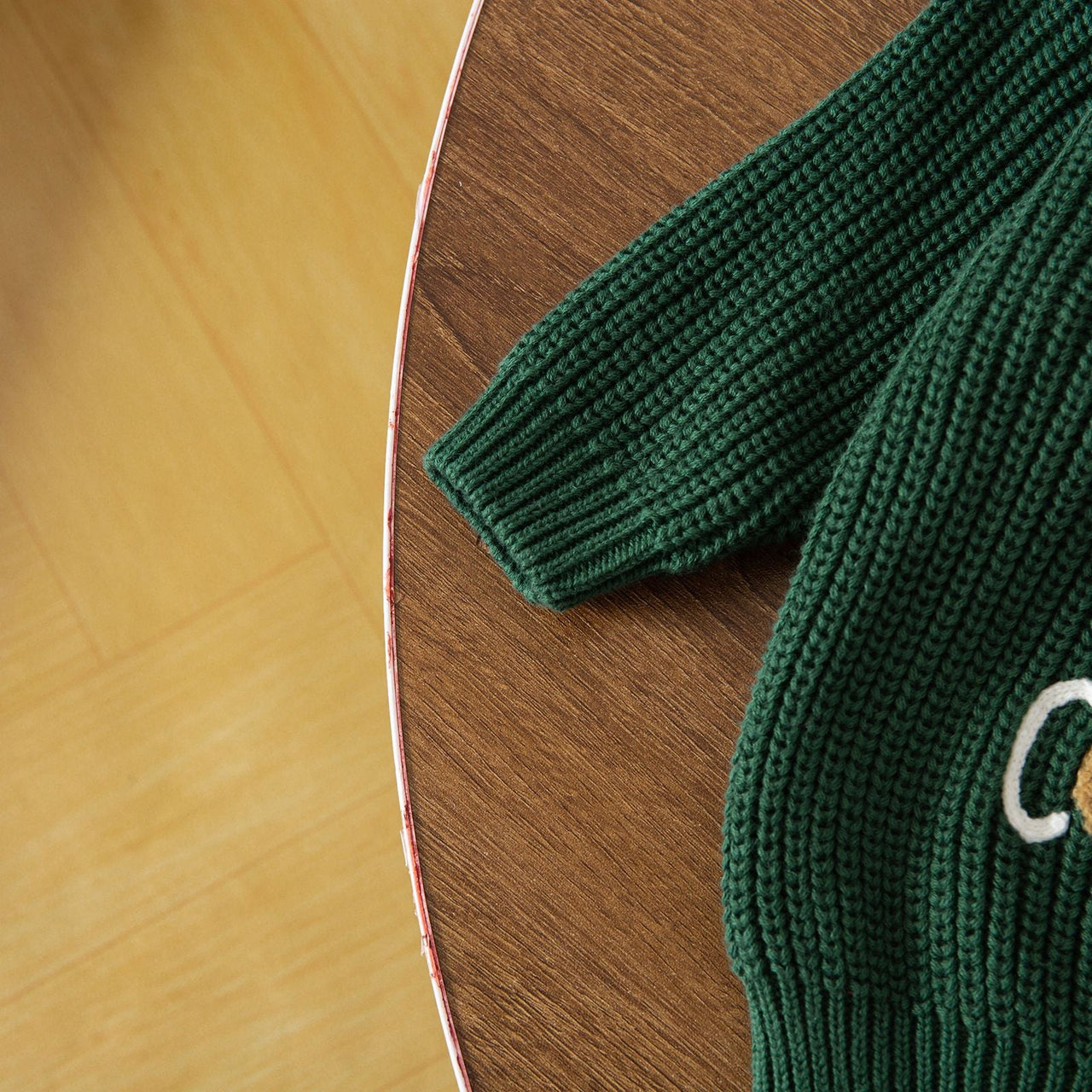 JoyKnit – Acogedor y cálido: jersey navideño con texto