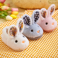 Thumbnail for BunnyToes – Suaves y cálidas: zapatillas de peluche con forma de conejo