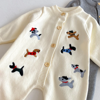 Thumbnail for PlayfulKnit – Suave y adorable: mono de punto para bebé con estampado de perritos