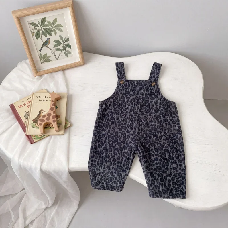 LeopardChic – A la última y cómodos: petos para niñas con estampado de leopardo