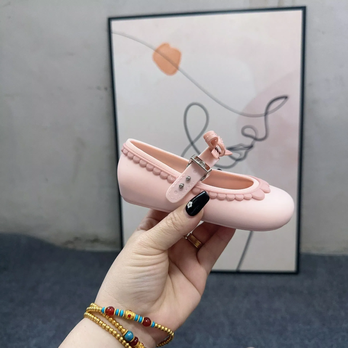 MiniChic – Elegancia y estilo – Pantuflas infantiles con lazo
