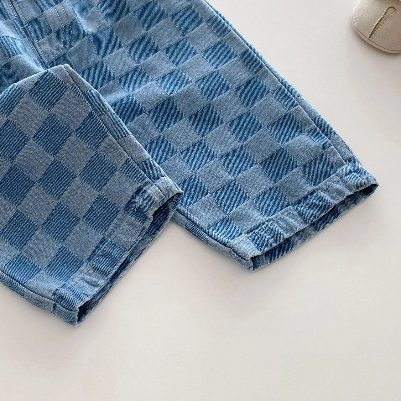 DenimCheck – Cómodos y modernos: pantalones infantiles con estampado de cuadros