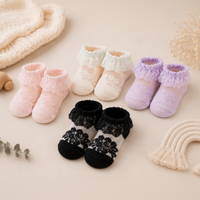 Thumbnail for BabyBliss – Cómodos y ligeros: calcetines de encaje para bebé