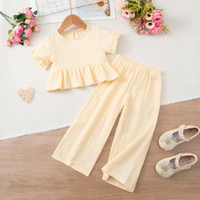 Thumbnail for SoftCharm – Elegante y cómodo: conjunto para niñas con top con volantes y pantalón largo