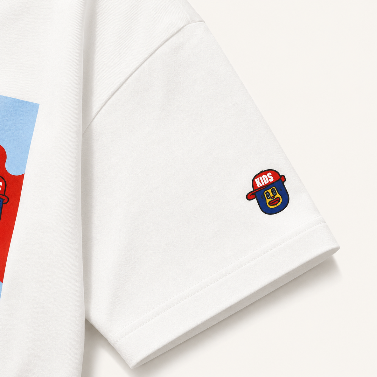 TinyTrend – Informal y con estilo: camiseta infantil con estampado colorido