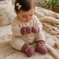 Thumbnail for Booties & Mittens – Suave y cálido: conjunto de guantes y patucos