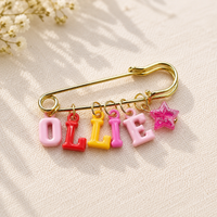 Thumbnail for Personalized Charm Pin – Personal y elegante: broche con nombre