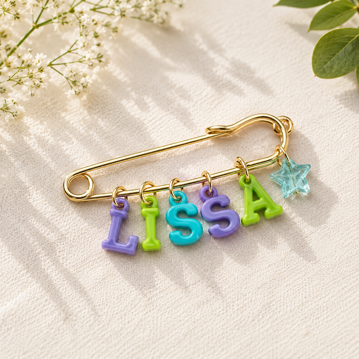 Personalized Charm Pin – Personal y elegante: broche con nombre