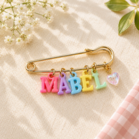 Thumbnail for Personalized Charm Pin – Personal y elegante: broche con nombre
