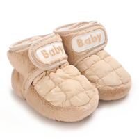 Thumbnail for TinyBoots – Acogedoras y cómodas: zapatitos de felpa para bebés para el invierno