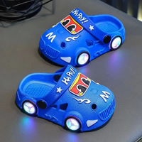 Thumbnail for GlowRun – Con estilo y divertidas: zapatillas LED para el coche