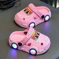 Thumbnail for GlowRun – Con estilo y divertidas: zapatillas LED para el coche
