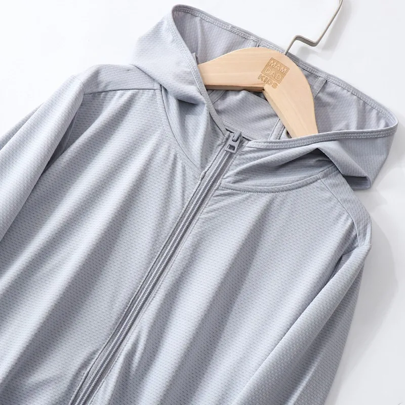 SunnyShield – Ligera y protectora – Chaqueta infantil con capucha y protección UV