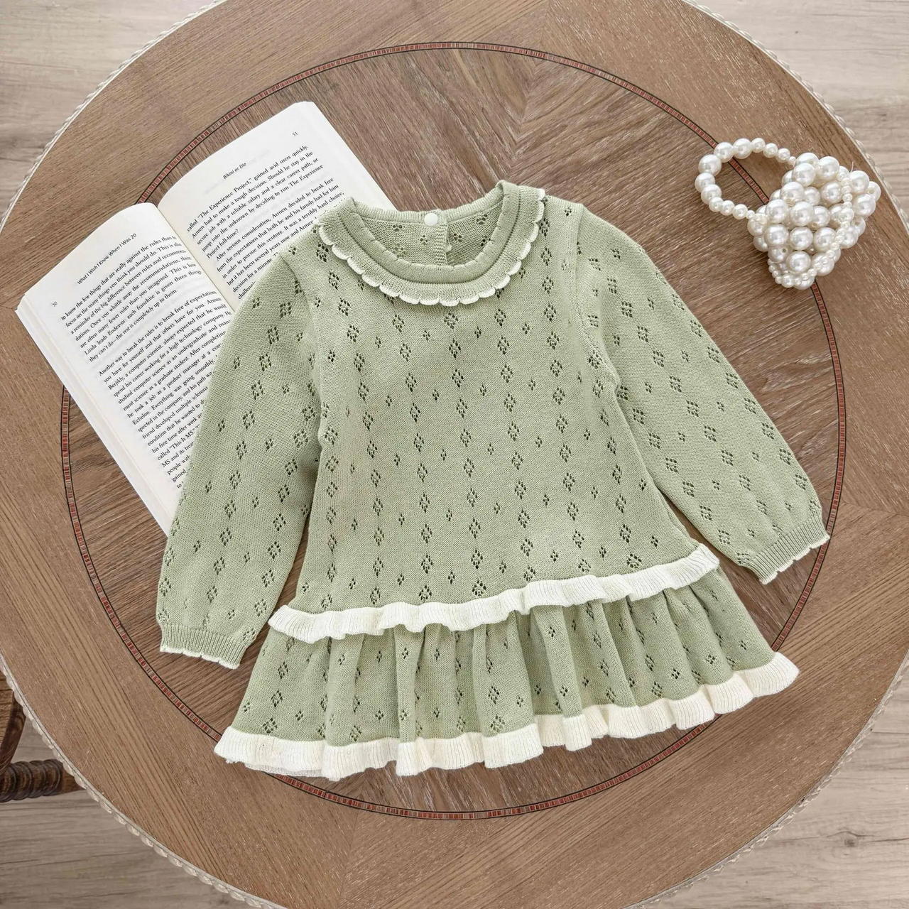MiniBelle – Elegante y suave: vestido de punto para bebé con detalle de volantes