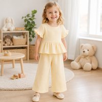 Thumbnail for SoftCharm – Elegante y cómodo: conjunto para niñas con top con volantes y pantalón largo