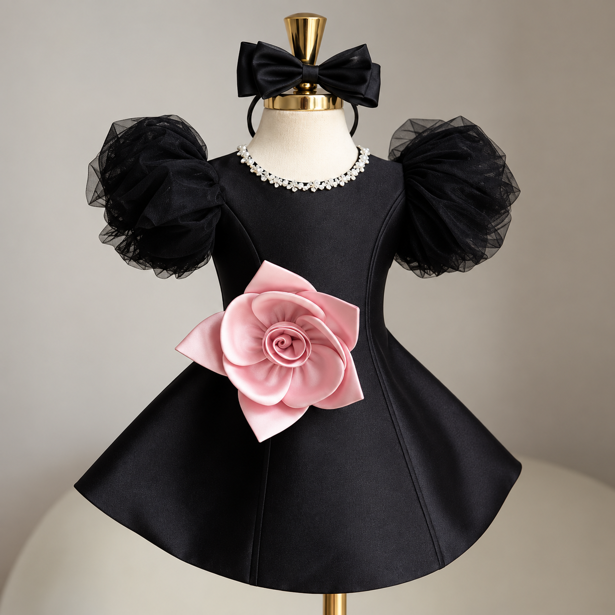 LittleRose – Elegante y festivo: vestido de niña con flor en 3D y mangas abullonadas