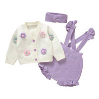 Thumbnail for FloraKnit – Suave y adorable: conjunto para bebé con chaquetita, peto y diadema