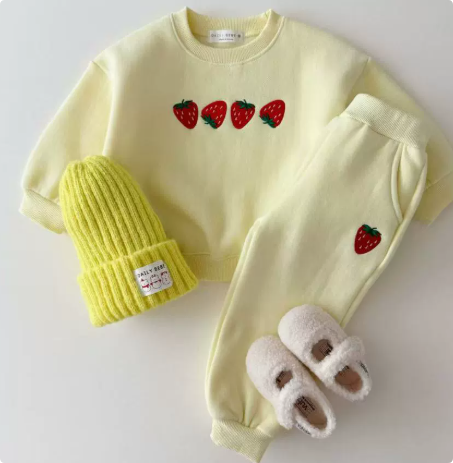 Mini Fashion™ - Suéter con fresas