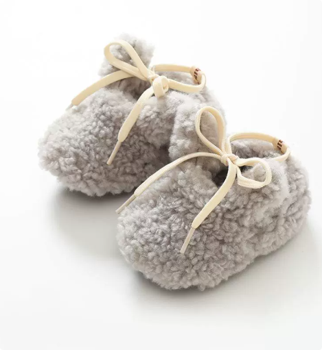SnuggleBunny – Cálidas y seguras: zapatillas antideslizantes Bunny