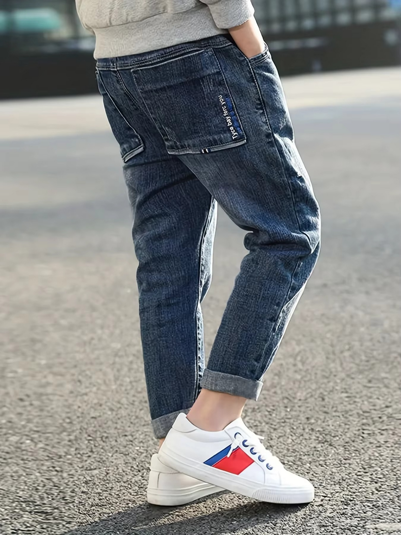 UrbanJeans – Casual y moderno: pantalones vaqueros slim fit para niño