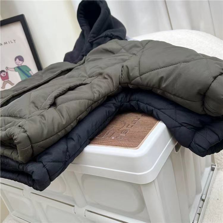 CozyShield – Cálida y resistente: chaqueta acolchada con capucha