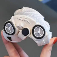 Thumbnail for GlowRun – Con estilo y divertidas: zapatillas LED para el coche