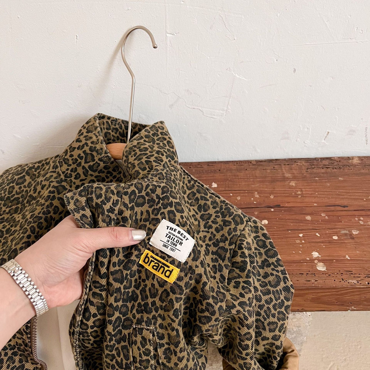 Mini Fashion – Resistente y cómoda: chaqueta con estampado de leopardo