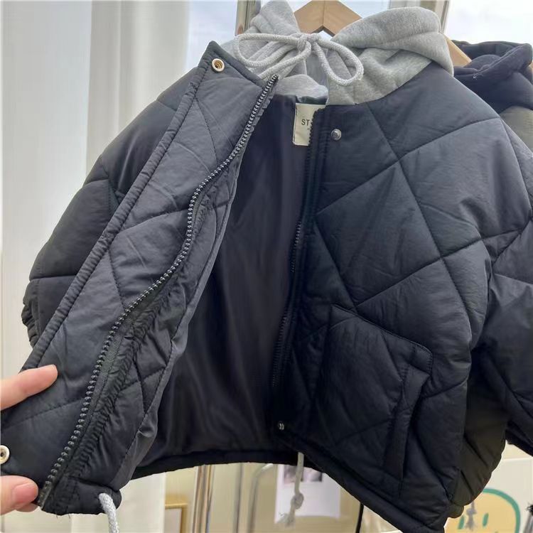 CozyShield – Cálida y resistente: chaqueta acolchada con capucha