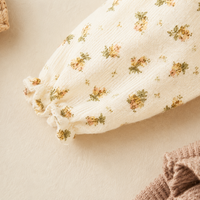 Thumbnail for SweetPea – Conjunto para bebé niña con volantes y estampado floral