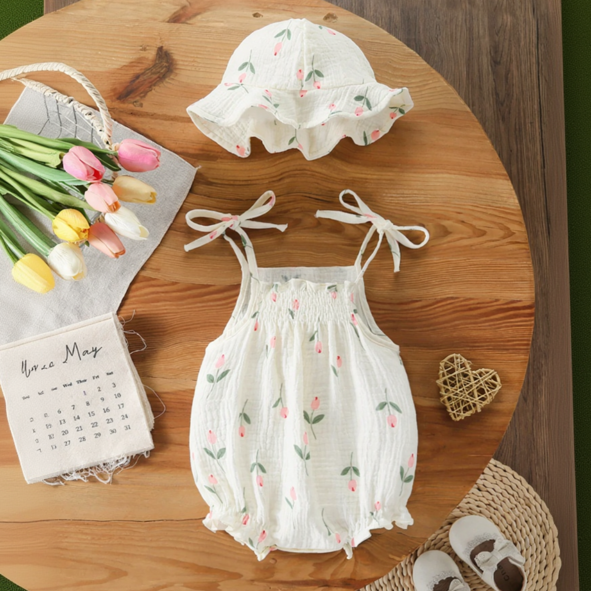 LittleBlossom – Comodidad y estilo para el verano: body tipo portabebés con gorrito