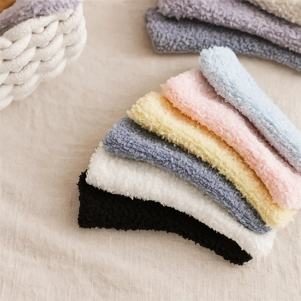 SnuggleBoo – Cálidos y suaves: calcetines de felpa para bebés