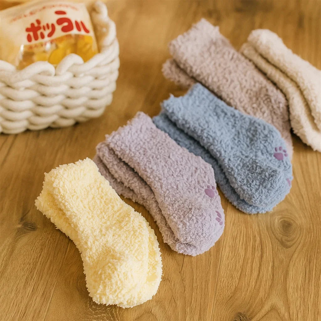 SnuggleBoo – Cálidos y suaves: calcetines de felpa para bebés
