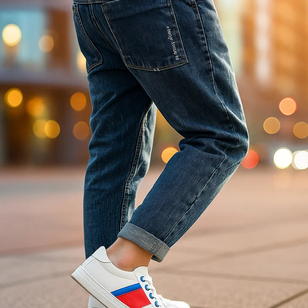 UrbanJeans – Casual y moderno: pantalones vaqueros slim fit para niño