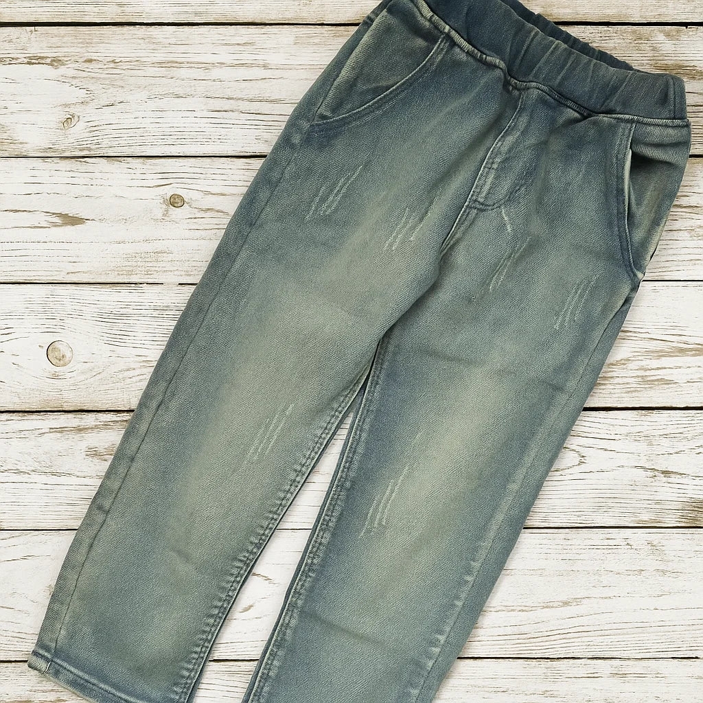 UrbanJeans – Casual y moderno: pantalones vaqueros slim fit para niño