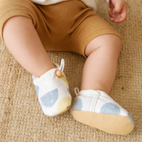 Thumbnail for TinyTrend – Moderno y ligero: zapatitos para recién nacidos