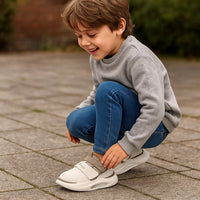 Thumbnail for KidStride – Modernas y funcionales: zapatillas con velcro
