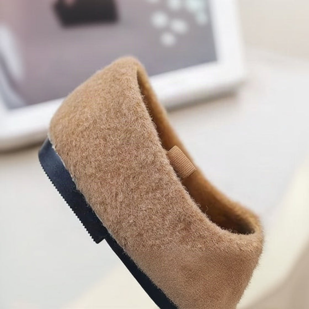 SoftSteps –  Cálidos y suaves – Zapatitos de niña con pompón de felpa