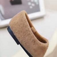 Thumbnail for SoftSteps –  Cálidos y suaves – Zapatitos de niña con pompón de felpa
