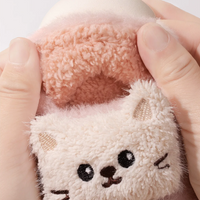 Thumbnail for SnuggleKitty – Calidez y seguridad – Pantuflas de gato para niños