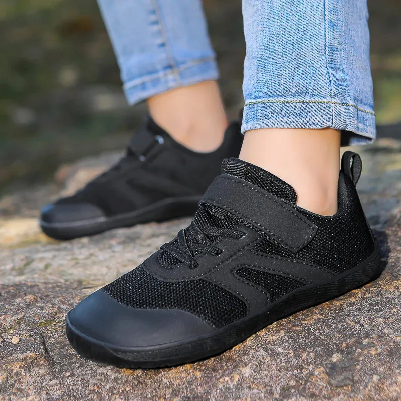 RunCoast – Fresca y flexible: zapatilla antideslizante Barefoot para niños